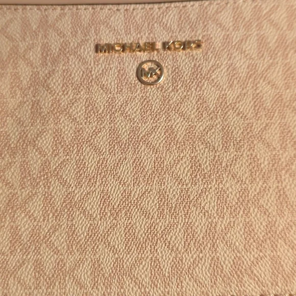 Michael Kors - Picture 2 of 4